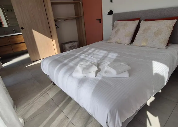 Neuve Hemera , 8 Couchages, Piscine &